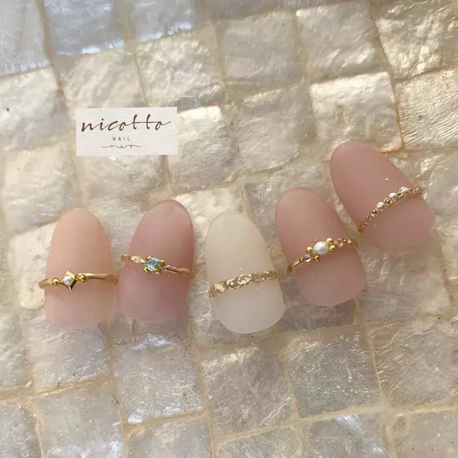 まるで本物の指輪 リングネイルで叶う指先のトレンド冬コーデ 21 ローリエプレス まるで本物の指輪 リングネイルで叶う指先のトレンド冬コーデ 21 ローリエプレス