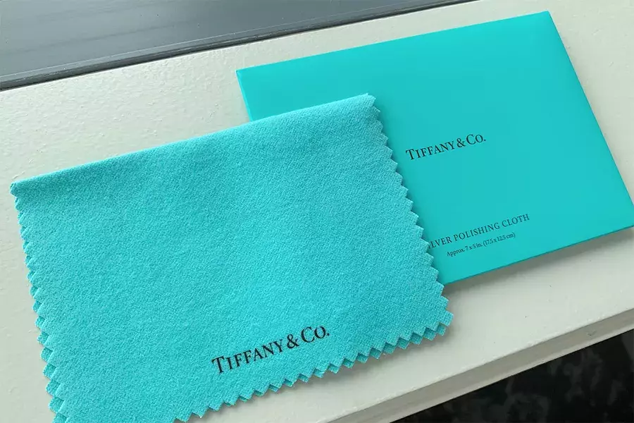 ティファニーの ボーンカフ でリュクスな雰囲気に 30代からの名品vol 18 ローリエプレス ティファニーの ボーンカフ でリュクスな雰囲気に 30代からの名品vol 18 ローリエプレス