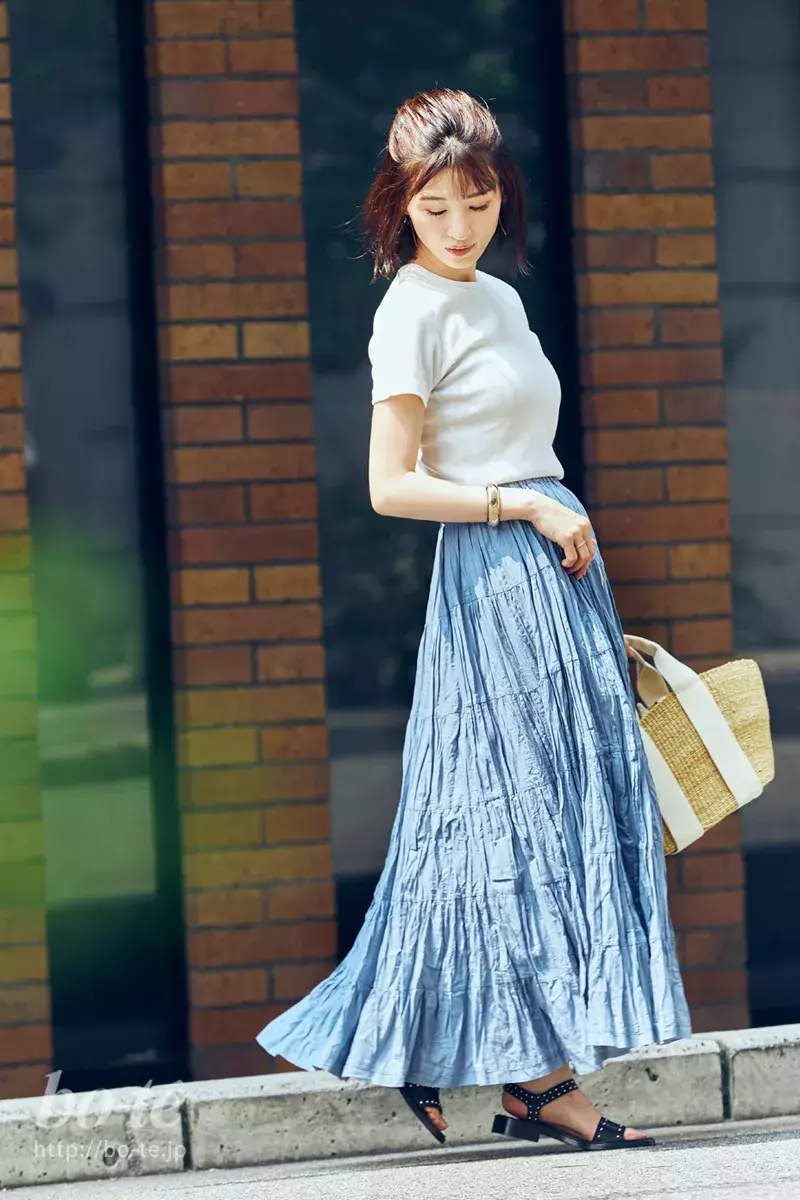 21夏 定番の 白tシャツ で大人の着回しコーデ お手本9選 ローリエプレス