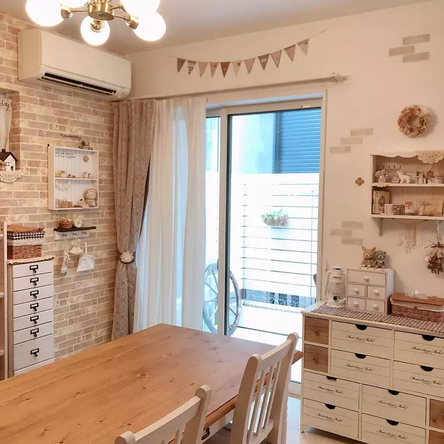 ダイソー セリア ニトリ 人気リメイクシート きれいな貼り方 剥がし方 ローリエプレス