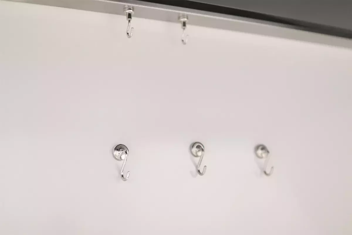 セリア ダイソー 100均 強力マグネットフック を使った収納アイデア ローリエプレス