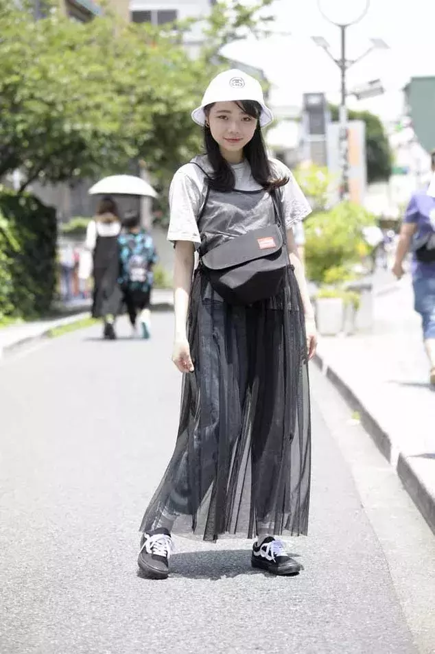 フォロワー1000人以上のjc Jk 学校行事は動きやすさ オシャレを叶える レイヤード ファッションが ローリエプレス