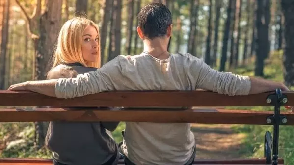 血液型あるある 浮気の嘘をつく時の行動パターン 見破る方法とは ローリエプレス