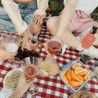【インスタ映え】春夏のピクニックの正解コーデ&持ち物リストを大特集