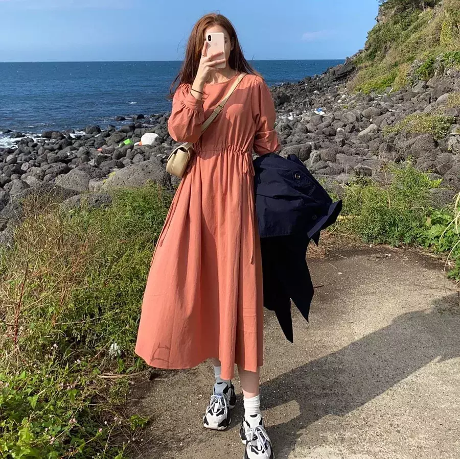 大人のファッション講座 コロナ太り 食欲の秋ぜーーんぶ隠しちゃえ おなか周りや太ももなど お悩みカバー を叶えてくれるワンピースを狙え ローリエプレス