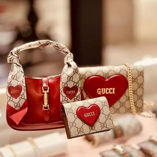 お財布を新しくするならインパクト勝負 他の人と差のつく Gucci グッチ を今すぐチェック ローリエプレス