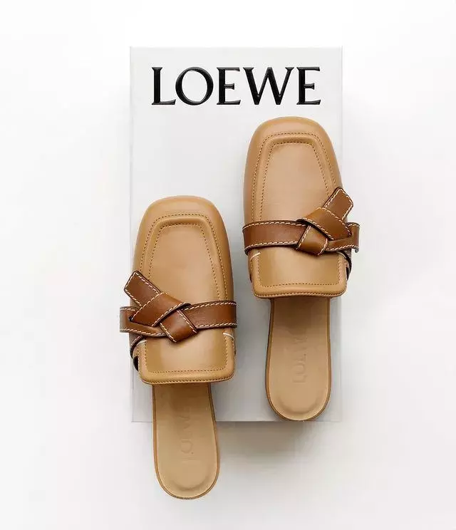 こんな靴が欲しかったサンダル以上パンプス未満な つっかけシューズ ならサッと履けてきちんと見えも叶えてくれる ローリエプレス