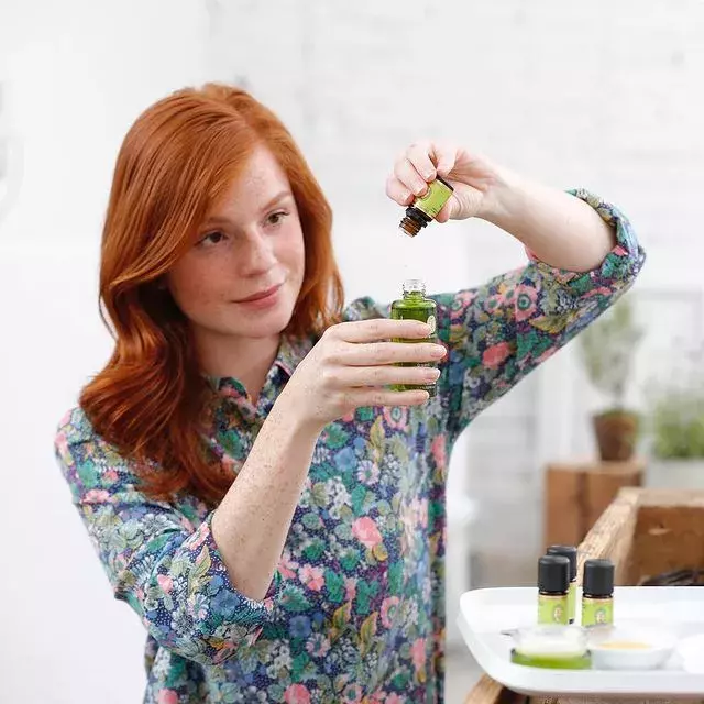 アロマ好き必見 知ってると楽しい 精油 のおすすめブレンドレシピをご紹介 ローリエプレス アロマ好き必見 知ってると楽しい 精油 のおすすめブレンドレシピをご紹介 ローリエプレス