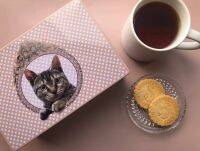 【連載】お菓子缶マニアがお届けする“愛しのお菓子の缶”vol.03 「猫猫猫猫、お菓子缶も猫が好き！」