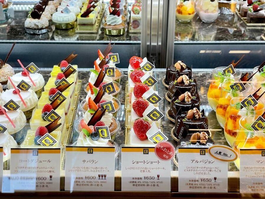 緑あふれる駒沢公園通りに佇む「ル パティシエ タカギ 本店」の至高なパフェとケーキに魅了