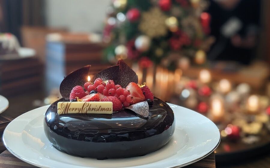 チョコレートエキスパート推薦。今年買うべきチョコ好きのためのチョコレートクリスマスケーキ2021の1枚目の画像