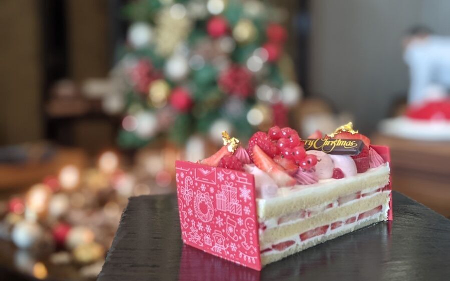 真っ赤なクリスマスケーキ5！魅せられる【深紅】をまとうクリスマスケーキをスイーツライターが厳選の5枚目の画像