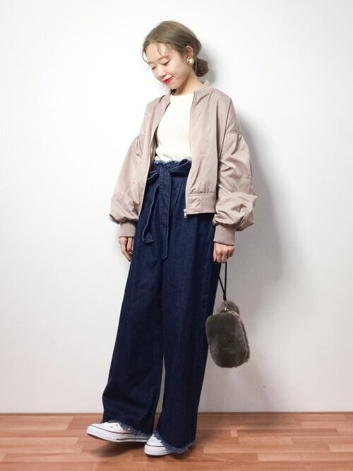 甘すぎないピンクアウターで大人かわいく メンズライクな甘辛mixコーデ ローリエプレス 甘すぎないピンクアウターで大人かわいく メンズライクな甘辛mixコーデ ローリエプレス