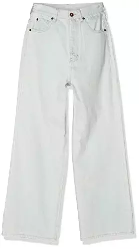 夏の定番 無地白tシャツの技ありコーデ ワンランクアップの着こなしに ローリエプレス