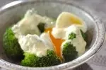 ブロッコリーと卵のホットサラダ