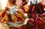おうちクリスマスの定番！漬けて焼くだけ簡単手羽元のローストチキン