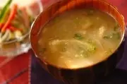 モヤシと玉ネギのみそ汁