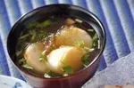 とろろ昆布と麩のお吸い物