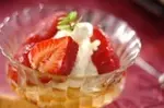 生クリームをたっぷり使用 プリンとイチゴソース by保田 美幸さん