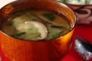 シイタケとホウレン草のみそ汁