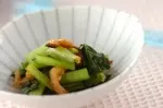 鶏皮と焼き小松菜の和え物