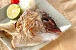 魚のアラの塩焼き