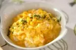 トウモロコシとチーズのスクランブル