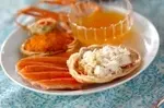 ゆでカニのオレンジソース添え