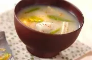 エビ芋の白みそ汁