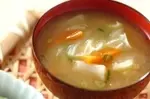 常備野菜で！キャベツとニンジンのみそ汁