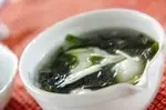 ワカメと餅のスープ
