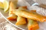 エビとアボカドのチーズ春巻き