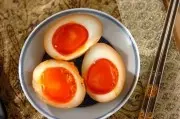 黄金比のタレが絶品！とろーり半熟煮卵