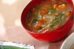 ナメコとトマトのみそ汁