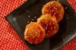 もちもちがやみつきになるおいしさ!甘辛レンコンもち