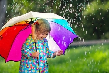 梅雨、台風、秋雨…雨シーズンを乗り切るおしゃれな雨具まとめ