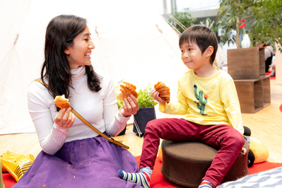 ママも子どももお掃除したくなる!? 「たべこぼしCafe」