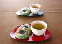 今年も新茶の季節が訪れました。おいしいお茶の淹れ方に、お茶請けにぴったりな和菓子のレシピ、新茶そのもを使った香り豊かなレシピをご紹介します。