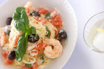 暑い日は、素麺もいいけれど冷たいパスタも食欲が増しますね。つめた～く冷やした白ワインも一緒に、おうちでリストランテ気分を満喫♪