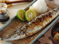 サンマが美味しい季節になりましたね。旬の魚は脂がのり、栄養も豊富です。とろけるようなカツオ、安くて調理しやすいイワシも、秋に食べたい魚！定番料理から魚嫌いも食べられる料理まで、バリエーションに富んだレシピをご紹介します。