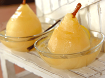 秋は果物が美味しい季節。そのまま食べても美味しいですが、デザートにしたり、サラダや炒めものにするなど調理を加えればもっと幅広く楽しめますよね。今回は、梨・リンゴ・柿のアレンジレシピをご紹介。この季節しか味わえない料理で秋を満喫しましょう！