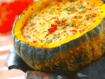 今や日本でもお祭り騒ぎになるハロウィン。仮装だけじゃなく、料理にもこだわりたいですね♪カボチャをふんだんに使ったレシピや、カボチャが苦手でもOKの大勢で囲めるレシピを集めました。みんなでハロウィンを楽しみましょう！