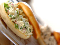 お正月、美味しいおせちやお餅を食べられるのは嬉しいけど、食べきれない…そんなときは、リメイクしちゃいましょう！余りものから作ったとは思えないほど大変身させる、技ありレシピをご紹介します！