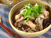 2021年も残りわずか。一年の締めくくりには、美味しいものを食べて気持ち良く年を越したいですね。年越しそばなど定番なものから豪華なものまで、年末に食べておきたいレシピを集めました！