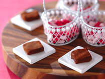 バレンタインがそろそろ迫ってきましたね！大切な人には手作りのチョコを渡したいですね。人気レシピはやっぱり生チョコとブラウニーのようです！そこで、定番からアレンジものまでいろいろなレシピを集めました♪おいしくて自分でも食べたくなっちゃうかも！？