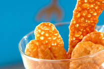 お菓子作りの中でよく目にするーモンドを粉末状にした「アーモンドプードル」。このアーモンドプードルをお料理に使うことで、香ばしく味に奥行きが広がり、サクサク食感を出すことができるんですよ。そこで今回は、「アーモンドプードルを使って作る本格スイーツレシピ」をご紹介します。