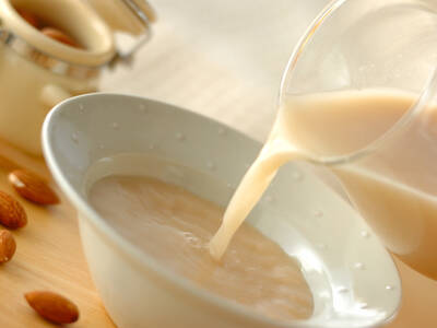 セレブも愛飲のアーモンドミルクがすごい E レシピ 料理のプロが作る簡単レシピ