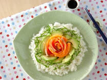 栄養価が豊富で森のバターと呼ばれている“アボカド”。普段の食卓にも積極的に取り入れたいですよね。実はアボカドは洋風にも和風にもアレンジが効く優秀食材。今回は、アボカドを使ったオシャレなサラダやおつまみ、人気のグラタンや丼ぶりレシピをご紹介！アボカドの新しい魅力をお楽しみください♪