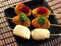 中秋の名月が楽しめるこの季節。ベランダに出て優雅にお月見晩酌はいかがですか？今回は月を見ながらパクッとつまめるおつまみレシピや、甘すぎない食後のお月見デザートレシピをご紹介！お月見晩酌でのんびり心も体もリラックスしちゃいましょう！