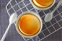 秋の夜長はカフェオレとケーキでのんびり読書♪したいですよね。ケーキの中でもチーズケーキは比較的簡単に作れて保存もできる万能タイプなんです。今回はレアチーズや焼いて美味しいベイクドタイプなど、簡単でわかりやすいチーズケーキレシピをご紹介します。